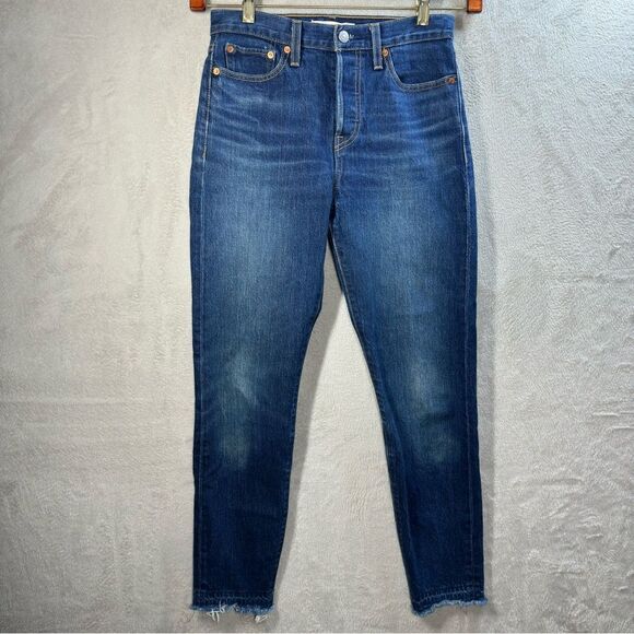 Levi’s Wedgie Blue Raw Hem Ankle Jeans Straight Leg Button Fly Size‎ 26 - Picture 1 of 9